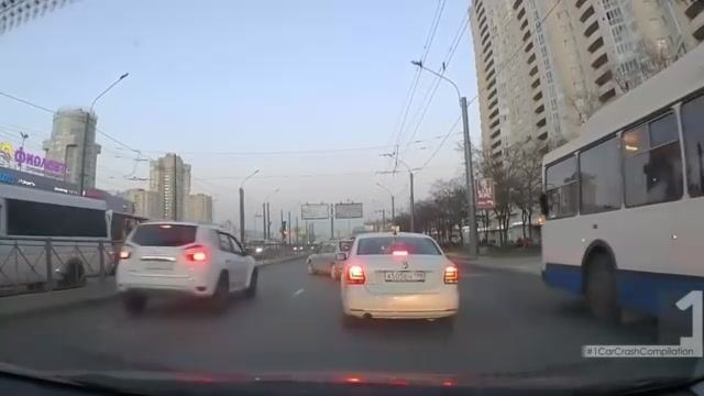 ОНИ НЕ МОГУТ ВОДИТЬ! Неудачи при вождении зафиксированы на камеру Сентябрь 2018 г. смотреть онлайн