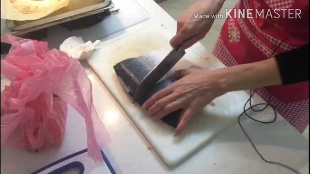 Как быстро разделать лосося и засолить филе.