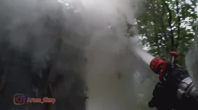 Глазами МЧС_ Пожар. Горит бесхозный дом. Включение в СИЗОД смотреть онлайн