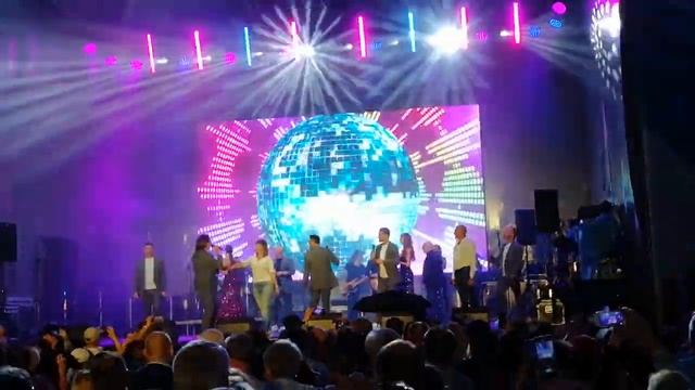 Хор Турецкого. г. Челябинск. 16.07.22. Попурри диско 80. смотреть онлайн