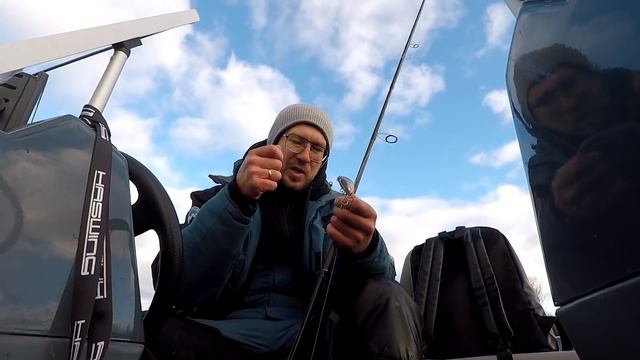 Как ловить судака на воблеры днем?