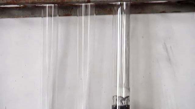 Реакция металлов с концентрированной азотной кислотой / Metals with concentrated nitric acid. смотреть онлайн