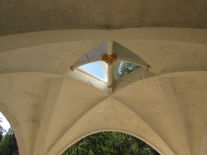 Беседка с кирпичными сводами. Первое знакомство