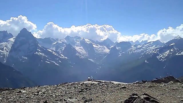 Домбай, 3 очередь  канатной дороги, высота 3168 м (левая сторона)