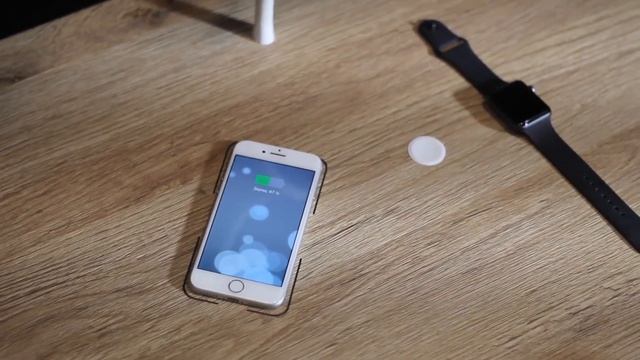 Встроенная Беспроводная зарядка для IPhone и Apple Watch на умных столах iQTable.ru смотреть онлайн