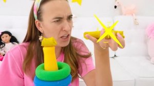 Крис и мама играют с кинетическим песком