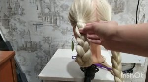 Пучок из двух косичек.