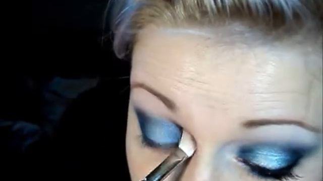 Maquillage festif en bleu et silver смотреть онлайн