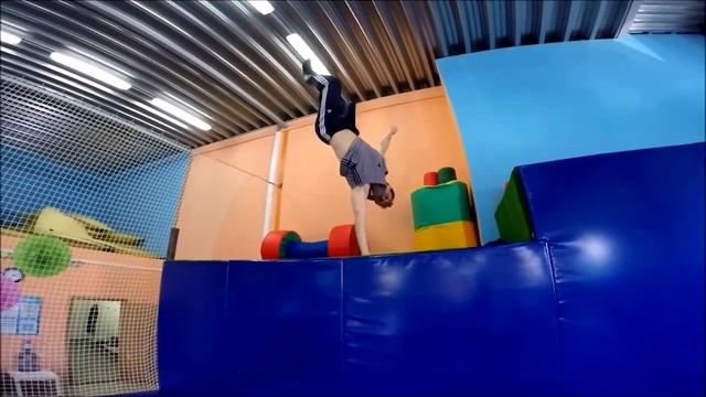 Батутный breakdance смотреть онлайн