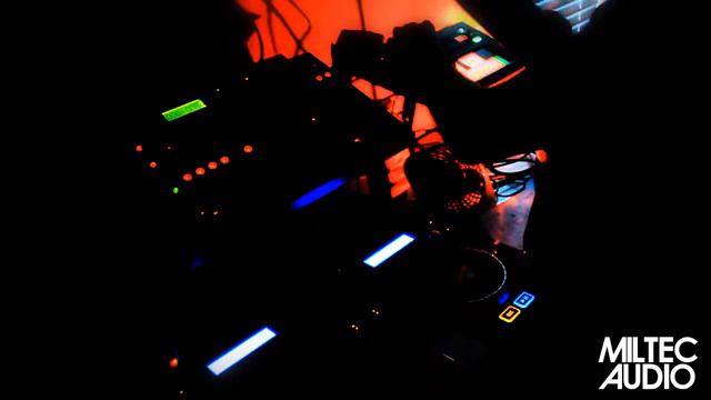 Acid Jam with TB-3, MC-307, and YPT-210 смотреть онлайн
