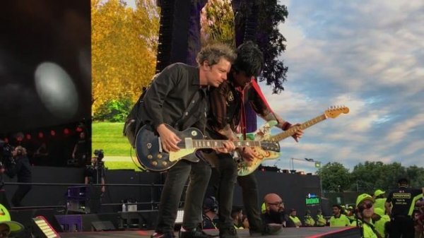 Green Day - 2,000 Light Years Away (Live @ Hyde Park, London!)