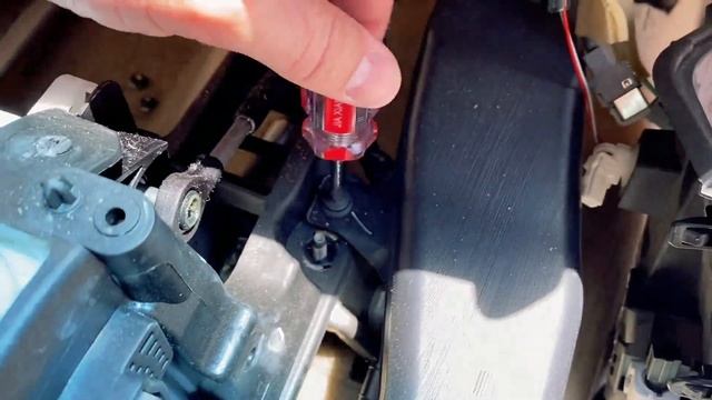 Nissan Stuck in Park Shift Lock Repair смотреть онлайн