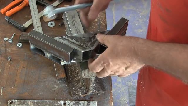 Изготовление угловой струбцины. The production of angle cramp. смотреть онлайн