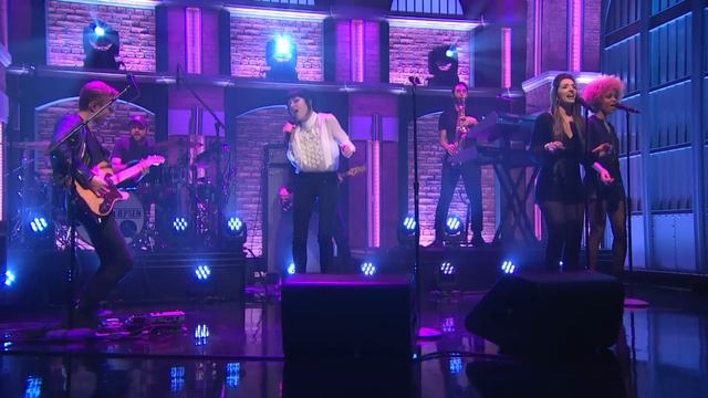 Carly Rae Jepsen - Run Away With Me/Your Type - Medley (Late Night with Seth Meyers) смотреть онлайн