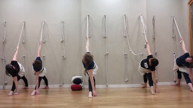Iyengar Yoga Demo : IYOGA Studios Dublin ~ Open Studio 30 January 2014 смотреть онлайн