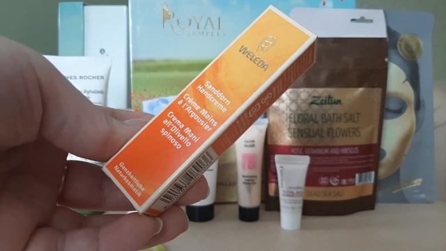 Royal Samples Total Care Box смотреть онлайн