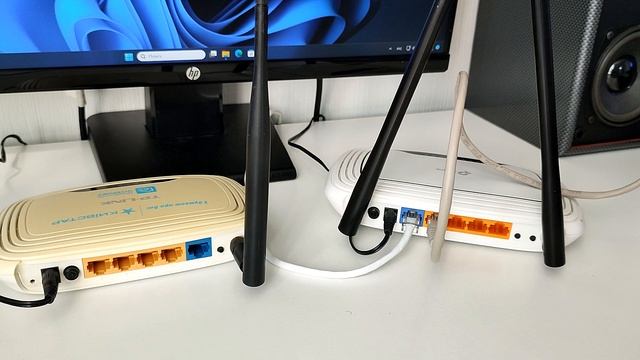 Подключение двух роутеров по LAN кабелю между собой в одной сети смотреть онлайн