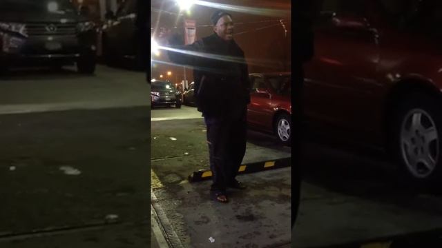 Crazy black guy bugging out over the NY cop shooting смотреть онлайн