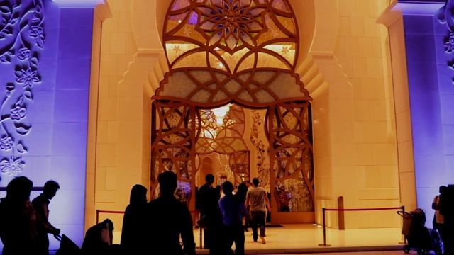 Sheikh Zayed Grand Mosque, A Key Place of Worship in Abu Dhabi, UAE смотреть онлайн