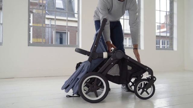 Bugaboo Fox 2 | All-terrain stroller - How to fold your stroller (one-piece, self-standing fold) смотреть онлайн