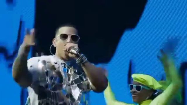 Con Calma Daddy Yankee смотреть онлайн