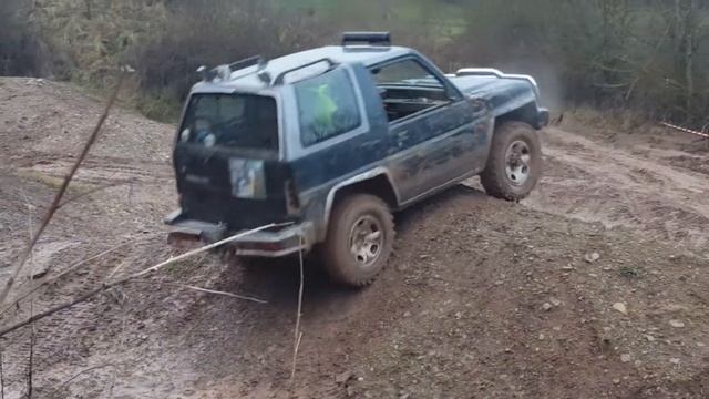 Этот Nissan Patrol мы порвали так он выглядел пару часов до того пока он нас не попросил его вытащи смотреть онлайн