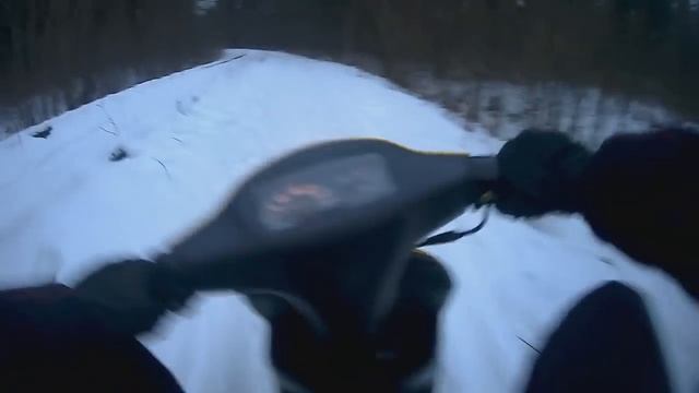 Покатушки зимой на мопеде Suzuki let's смотреть онлайн