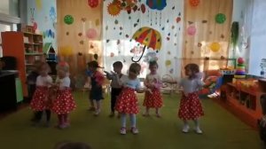 Танец «Топ топ ручки в бок»