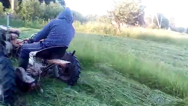 Мотоблок, косіння кінною косаркою. смотреть онлайн