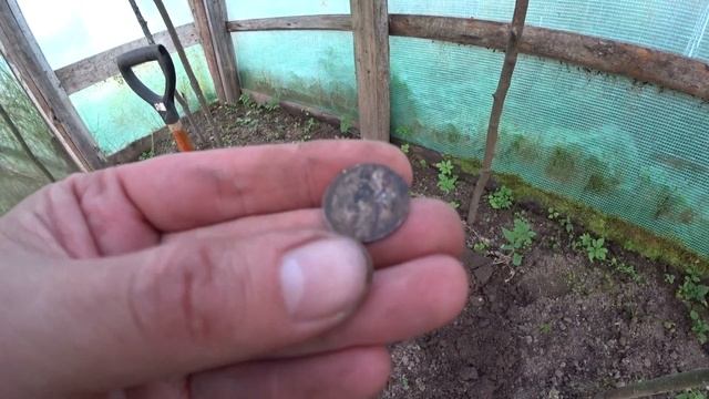 ШУРФ ФУНДАМЕНТА СТАРИННОГО ДОМА 18 ВЕК. КОП С МЕТАЛЛОИСКАТЕЛЕМ. СТАРИННЫЕ НАХОДКИ. смотреть онлайн