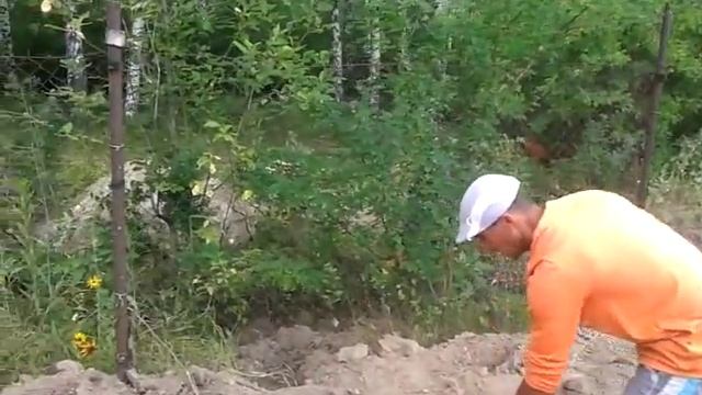 Строгаем сруб и кладем цоколь №16 смотреть онлайн