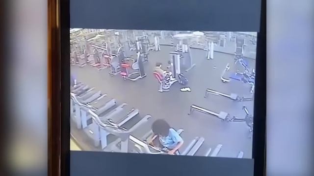 40 НЕВЕРОЯТНЫХ МОМЕНТОВ, СНЯТЫХ НА КАМЕРЫ НАБЛЮДЕНИЯ смотреть онлайн