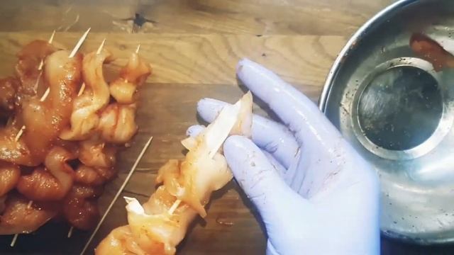 Куриная грудка в кляре, на деревянных шпажках. Куриные шашлычки. Сочные наггетсы. смотреть онлайн
