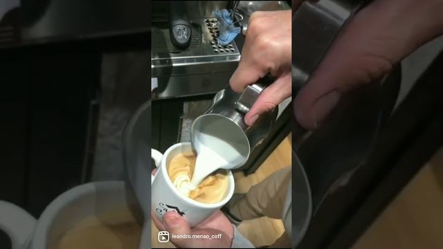 Coffee latte art #Roseta смотреть онлайн