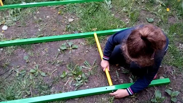Купили подарок детям//Игровая уличная площадка смотреть онлайн