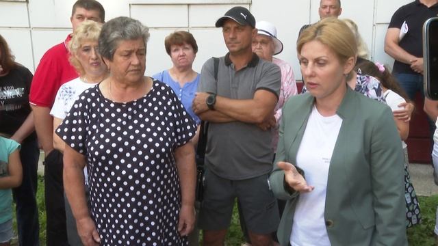 Министр строительства Оксана Козлитина побывала в ремонтируемом шебекинском МКД смотреть онлайн