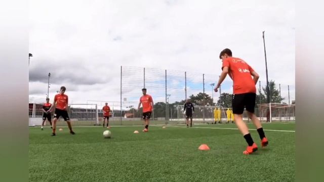 Передача мяча в Футболе на третьего ? Футбольная техника / Football training / Passing смотреть онлайн