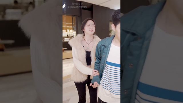 女总裁打直球告白下属，不料竟被女实习生截胡，这场三角恋该如何收场？【扑通一夏】 смотреть онлайн