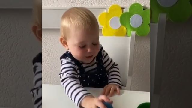 Годовалая дочь Леры Кудрявцевой учится определять цвета смотреть онлайн
