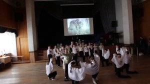 Песня "Журавли" исполняют дети 2 "Б" класса. К 70-летию Победы!