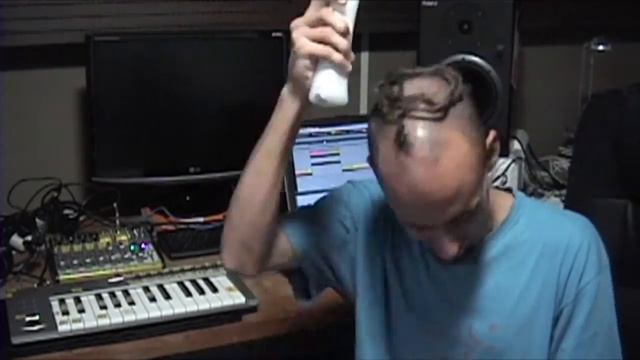 Toque bateria no ar com o controle do Nintendo Wii por Claudinho Brasil смотреть онлайн