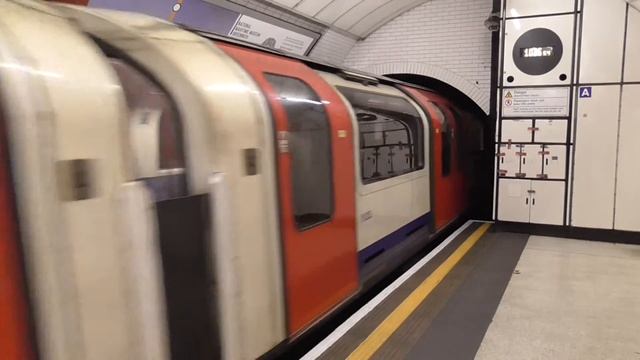 London Underground - Liverpool Street Station (Central Line)