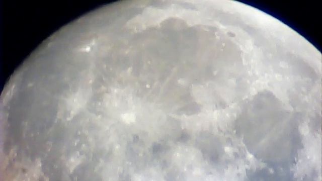 Луна через игрушечный телескоп смотреть онлайн