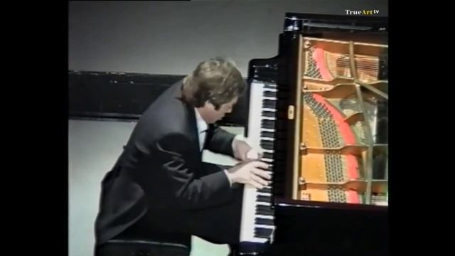 Dmitri Alexeev plays 3 Scriabin Etudes, 8 Rachmaninoff Preludes from Op.23 and Op.32 смотреть онлайн