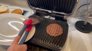 Готовим бургер на гриле Tefal