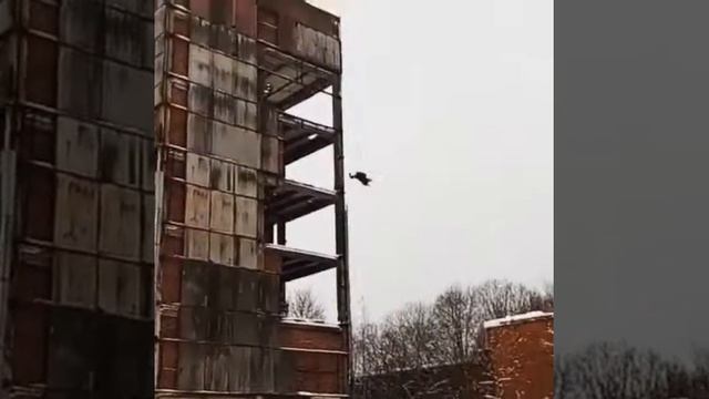 НТБ / Прыжки с верёвкой 45м смотреть онлайн