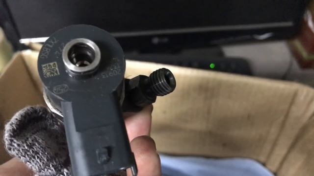 Grand Starex. Дымит, не реагирует на педаль газа, посторонние стуки смотреть онлайн