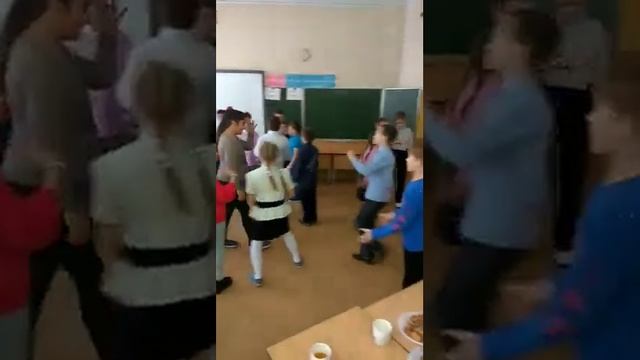 Чаепитие в классе смотреть онлайн