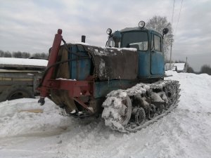 Откапали Дт-75 в лесу, гоним трактор домой. Что будет дальше...?