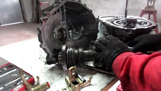Podobno w skrzyniach forda mondeo jest mnóstwo mosiądzu. Sprawdzimy. смотреть онлайн